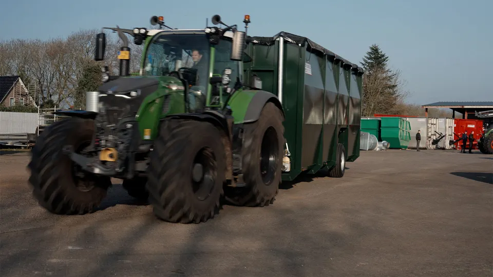 Corporate: Video voor Hommes Constructies met oplevering van 12 (mest)containers
